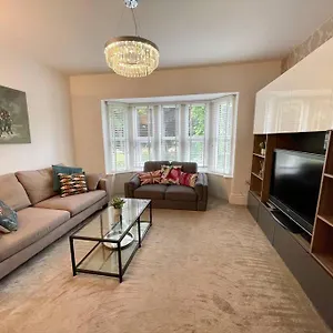Modern 2 Bed Flat W Parking, Dog Friendly, Apartment Bournemouth