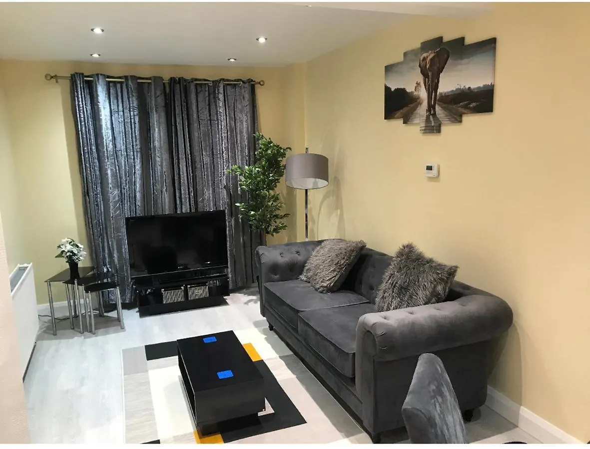 Modern & Convenient Villa Belfast